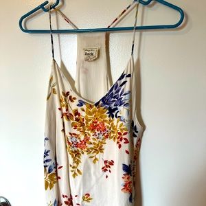 Style Rack Large Sleeveless top white with floral design